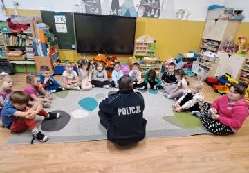 Wizyta funkcjonariusza Policji w szkole